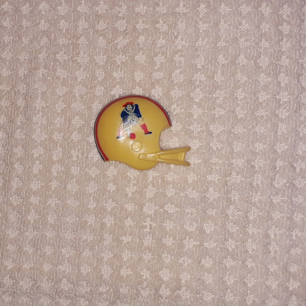 Vintage New England Patriots Magnet Yellowing Small Approx 1 1/2 In. x 2 In.